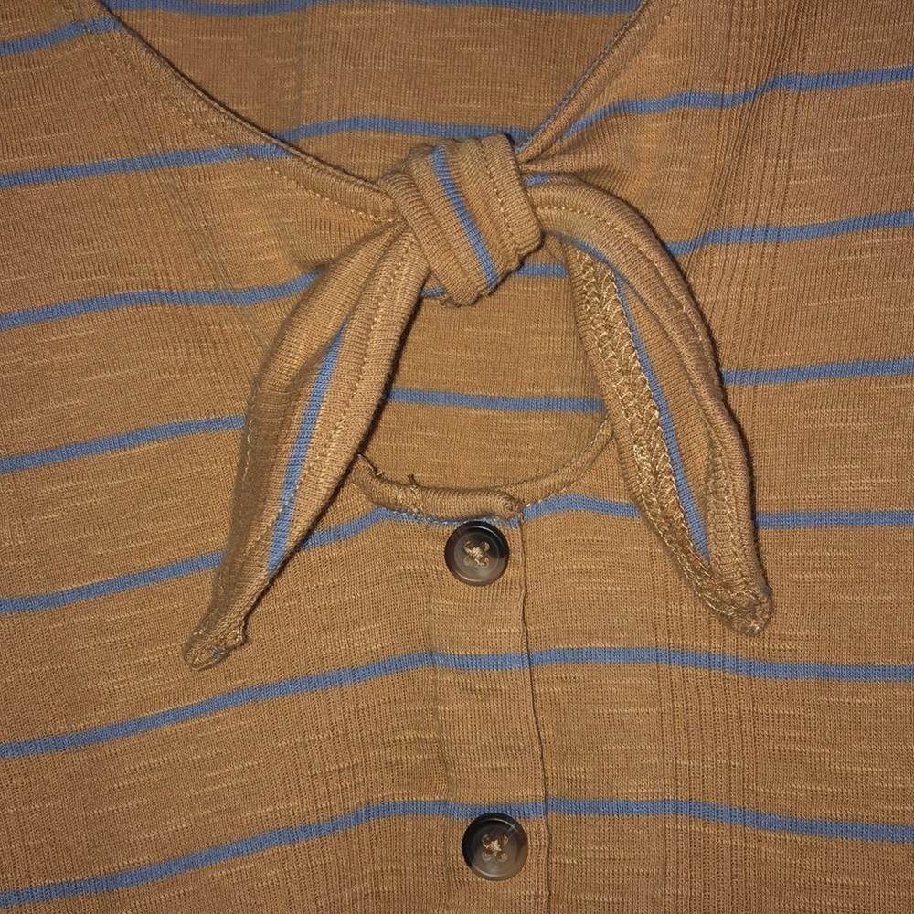 AEO Gold and blue tye front tee - Picture 7 of 7
